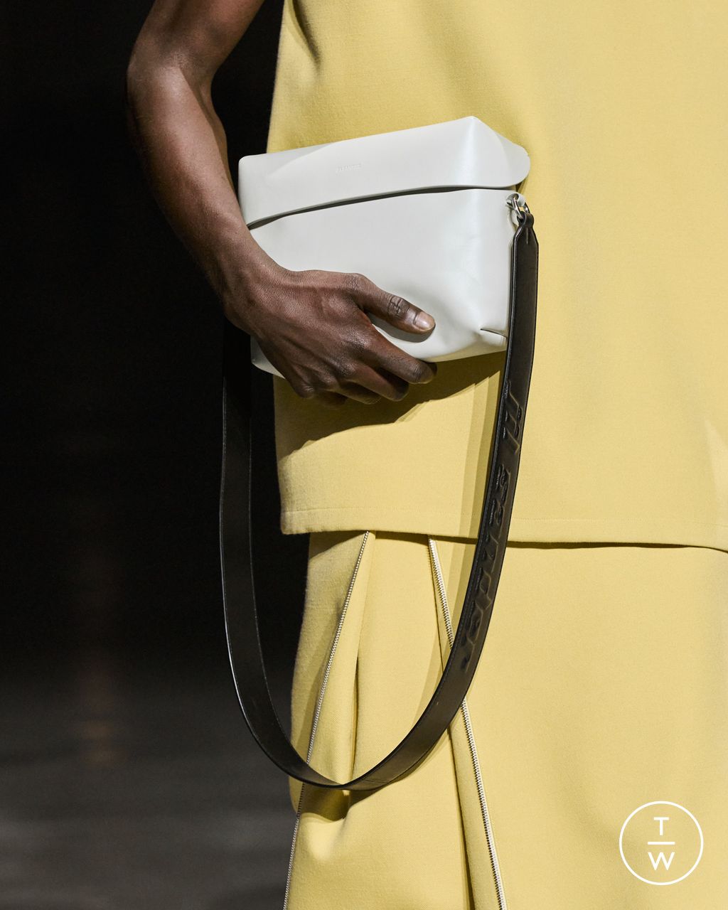 Fashion Week Milan Fall/Winter 2023 look 19 from the Jil Sander collection womenswear accessories