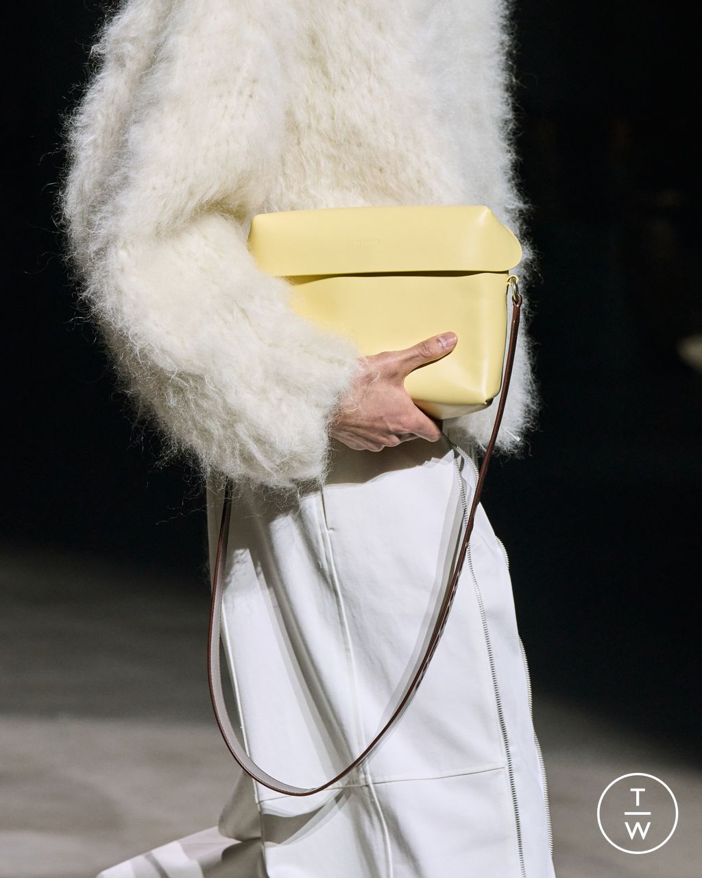 Fashion Week Milan Fall/Winter 2023 look 27 from the Jil Sander collection womenswear accessories