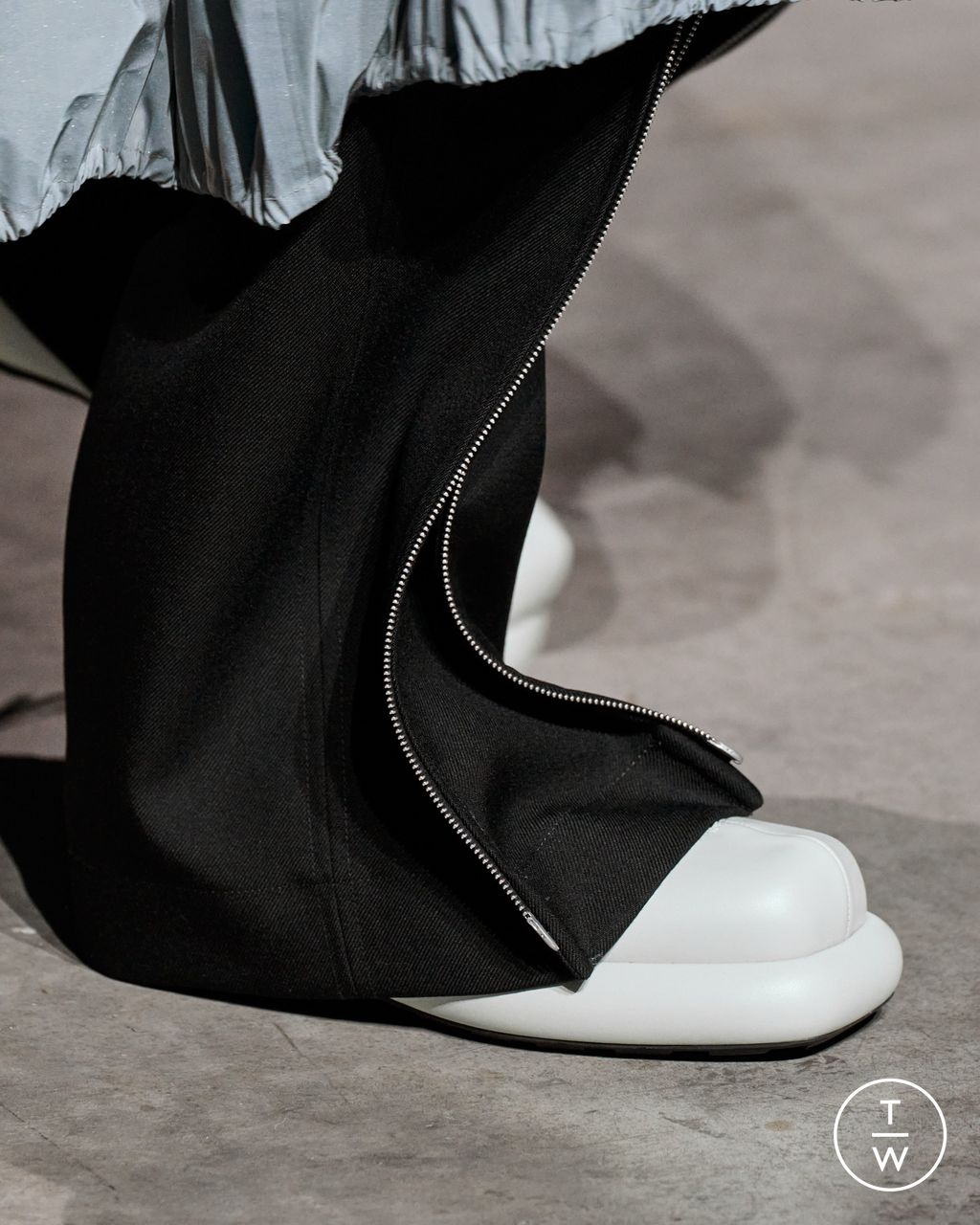 Fashion Week Milan Fall/Winter 2023 look 9 from the Jil Sander collection womenswear accessories