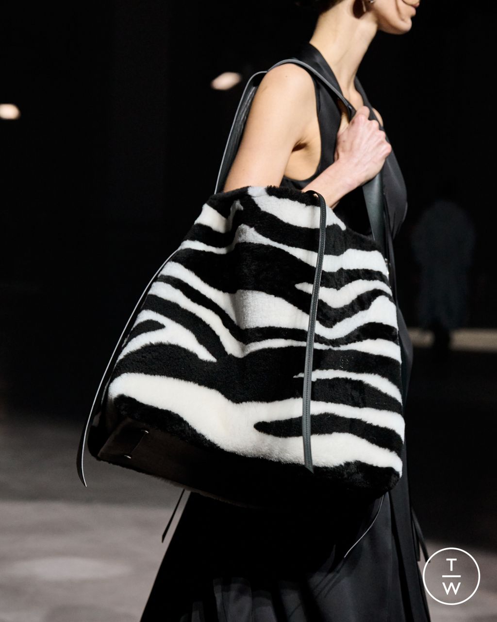 Fashion Week Milan Fall/Winter 2023 look 36 de la collection Jil Sander womenswear accessories