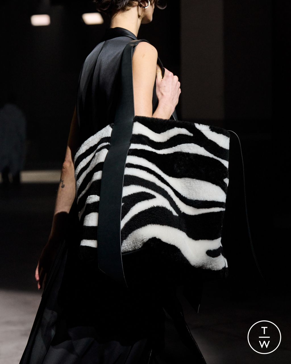 Fashion Week Milan Fall/Winter 2023 look 37 de la collection Jil Sander womenswear accessories