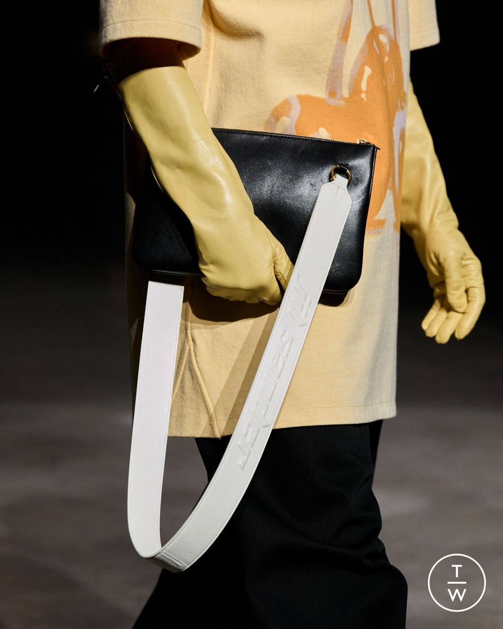 Fashion Week Milan Fall/Winter 2023 look 41 from the Jil Sander collection 女装配饰