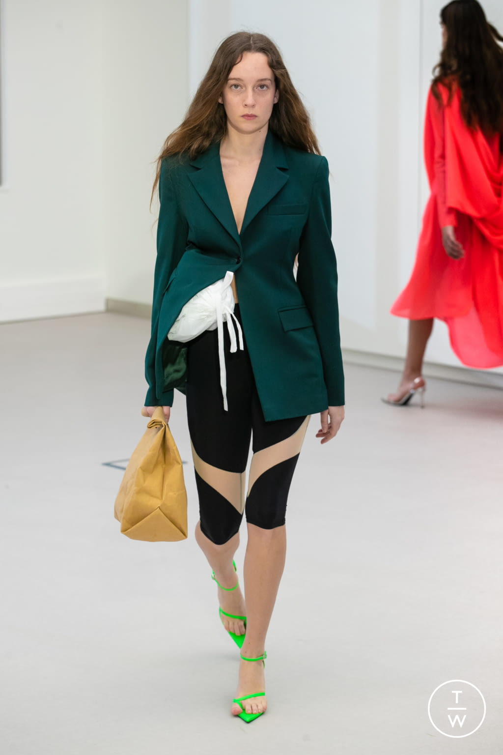 Fashion Week Paris Fall/Winter 2021 look 4 from the IFM PARIS collection 女装