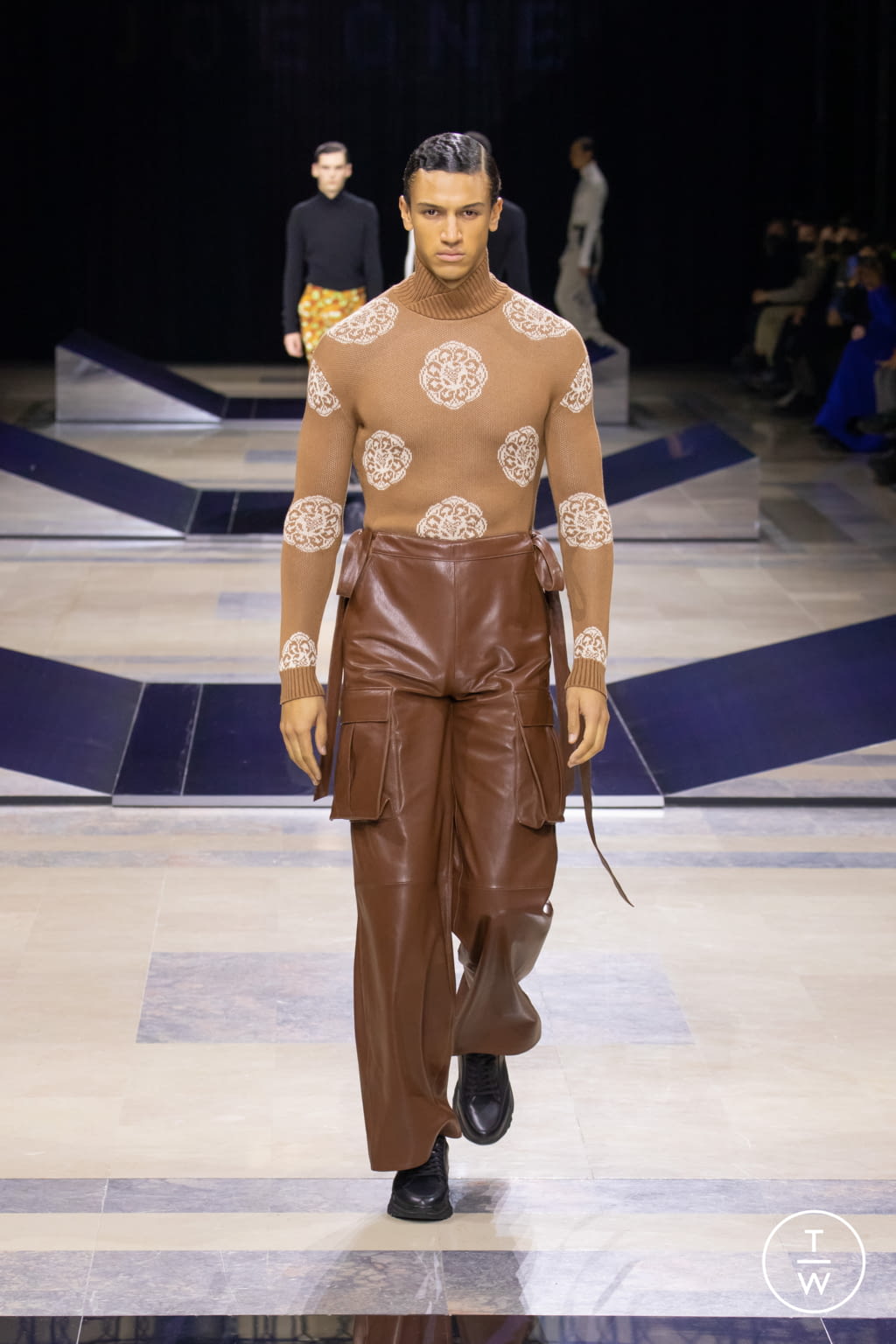 Fashion Week Paris Fall/Winter 2022 look 11 from the JOEONE collection menswear