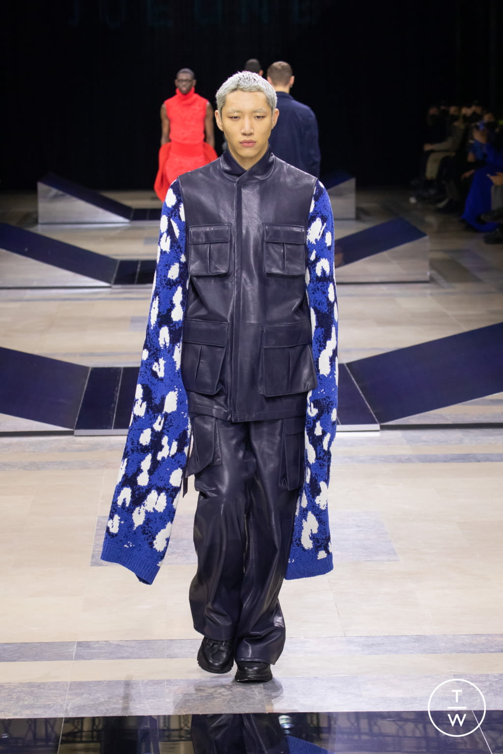 Fashion Week Paris Fall/Winter 2022 look 26 de la collection JOEONE menswear