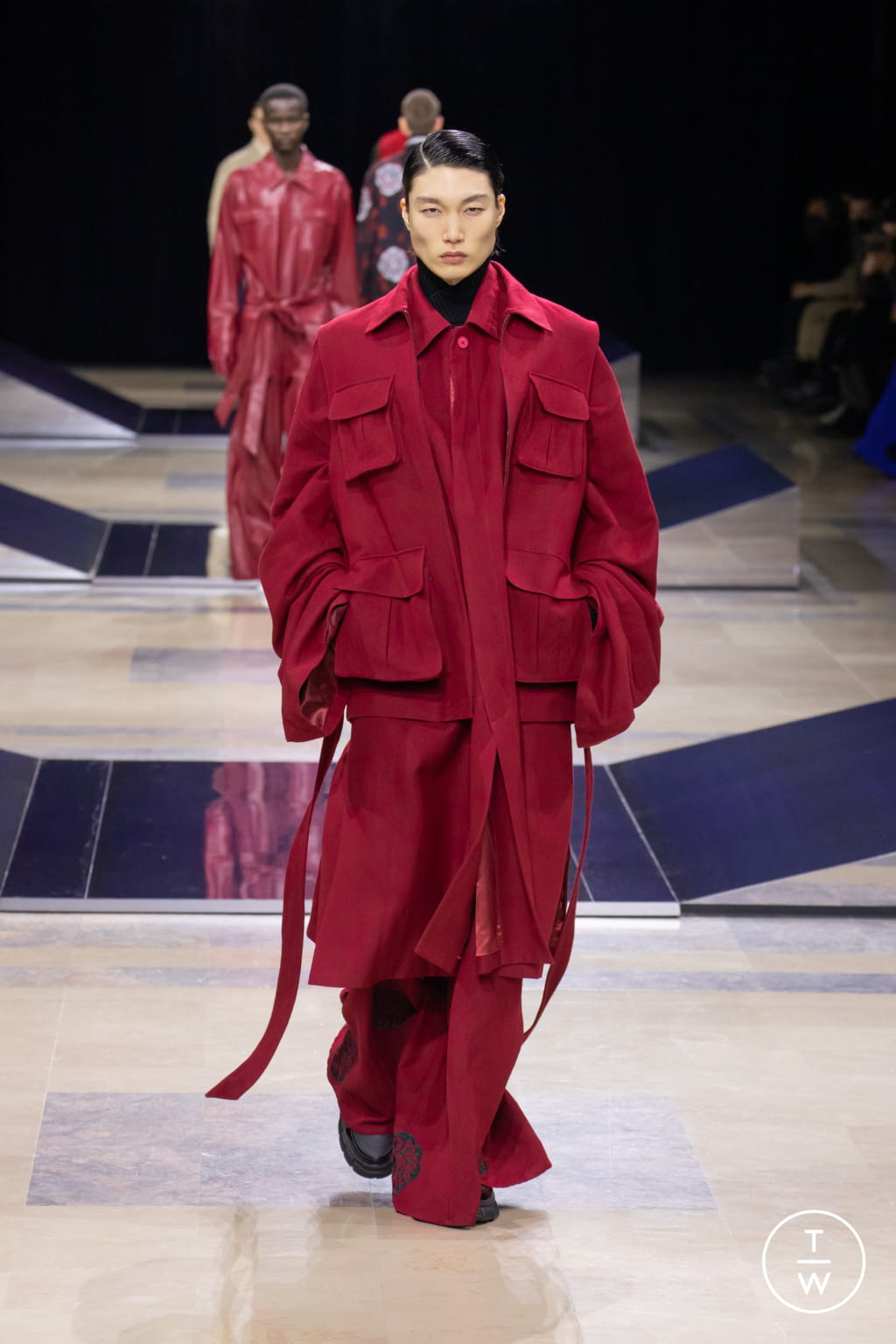 Fashion Week Paris Fall/Winter 2022 look 29 from the JOEONE collection menswear