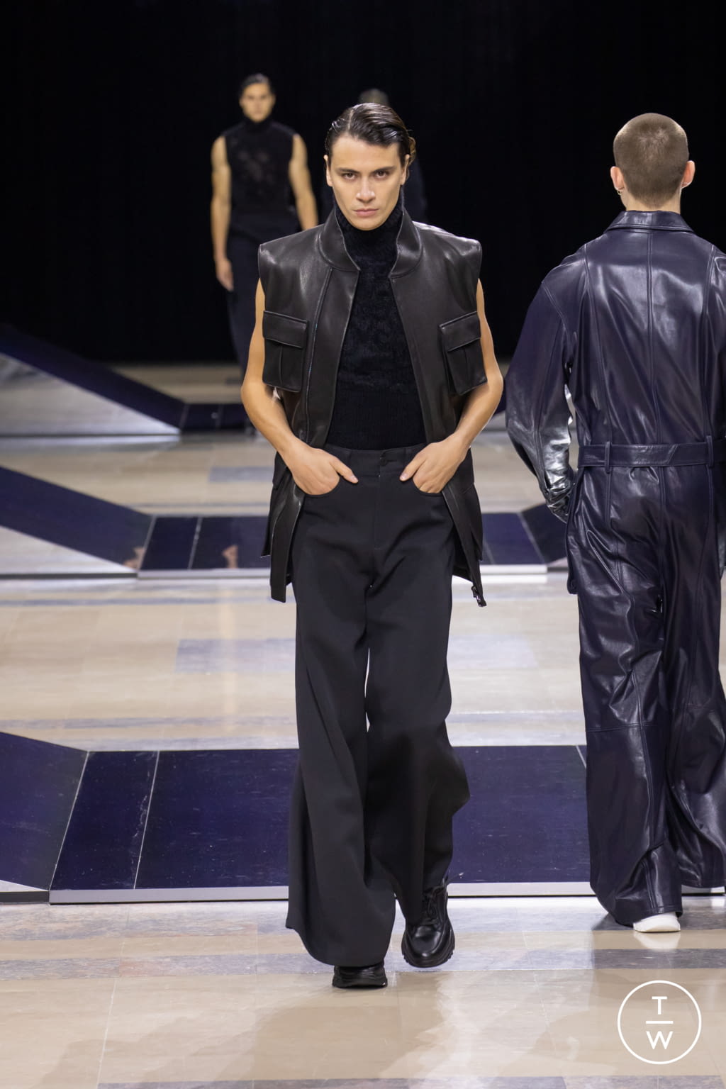 Fashion Week Paris Fall/Winter 2022 look 48 from the JOEONE collection 男装