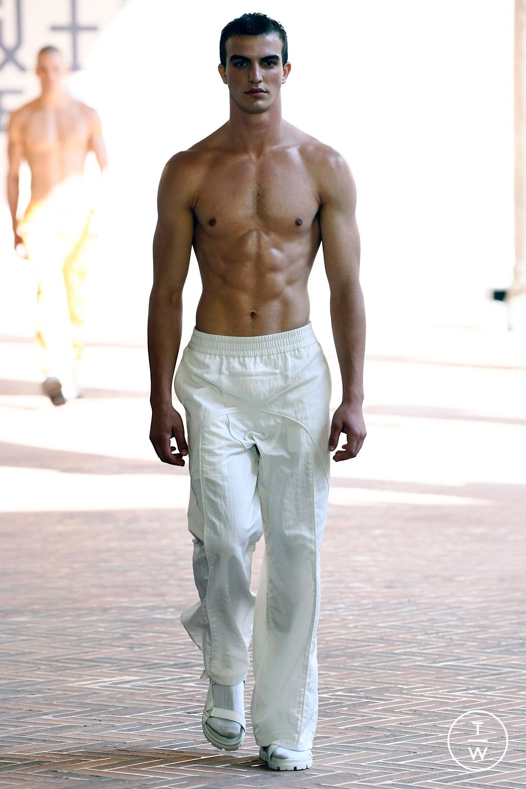Fashion Week Milan Spring/Summer 2023 look 2 from the JOEONE collection menswear