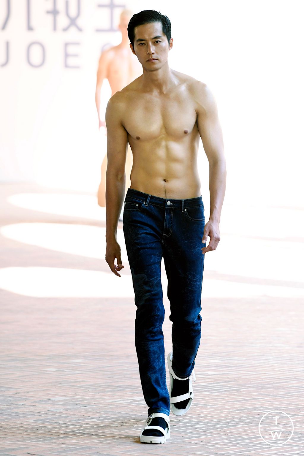 Fashion Week Milan Spring/Summer 2023 look 11 from the JOEONE collection 男装