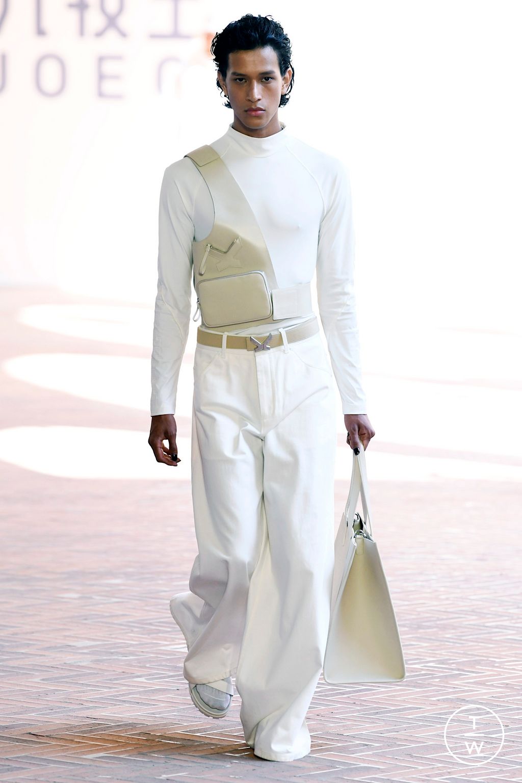 Fashion Week Milan Spring/Summer 2023 look 21 from the JOEONE collection menswear