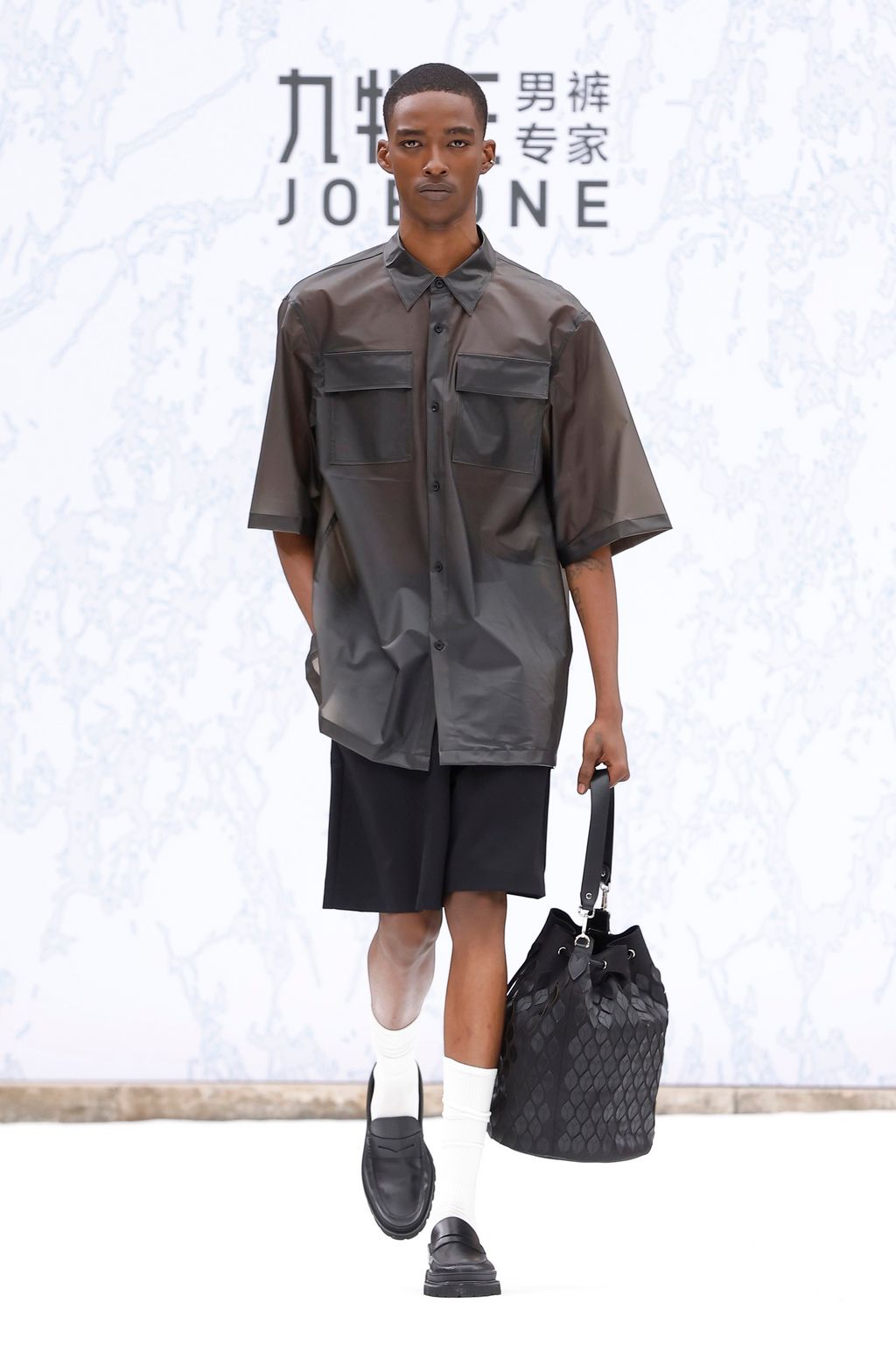 Fashion Week Paris Spring-Summer 2025 look 3 from the JOEONE collection 男装