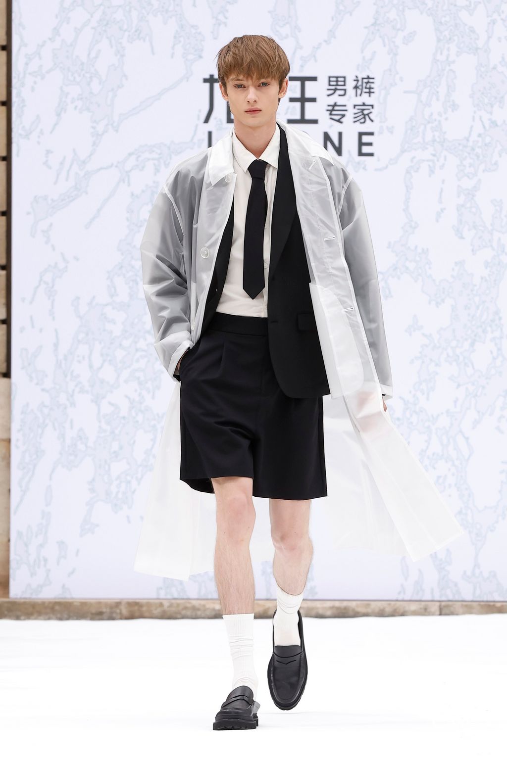 Fashion Week Paris Spring-Summer 2025 look 4 from the JOEONE collection 男装