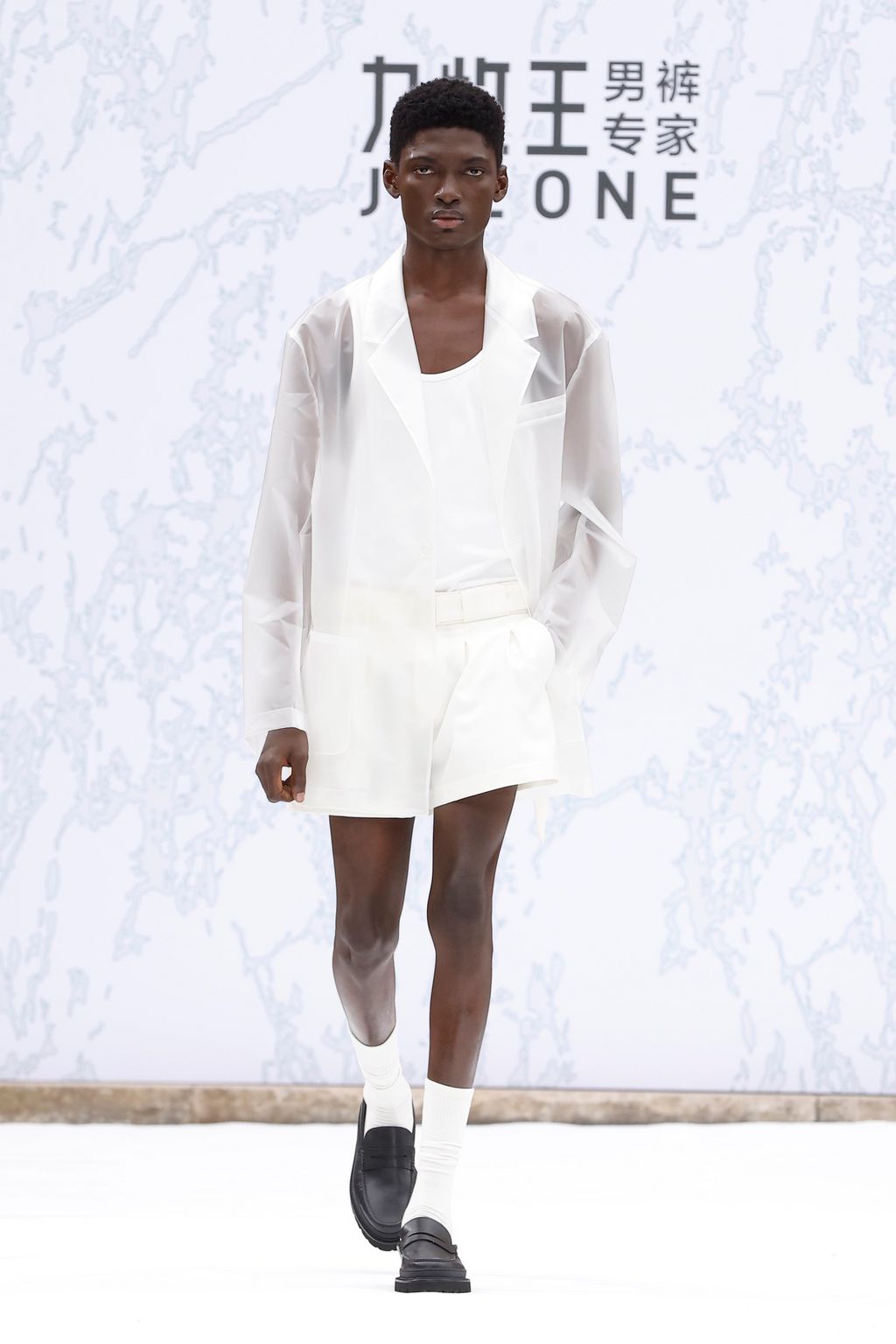 Fashion Week Paris Spring-Summer 2025 look 5 from the JOEONE collection menswear