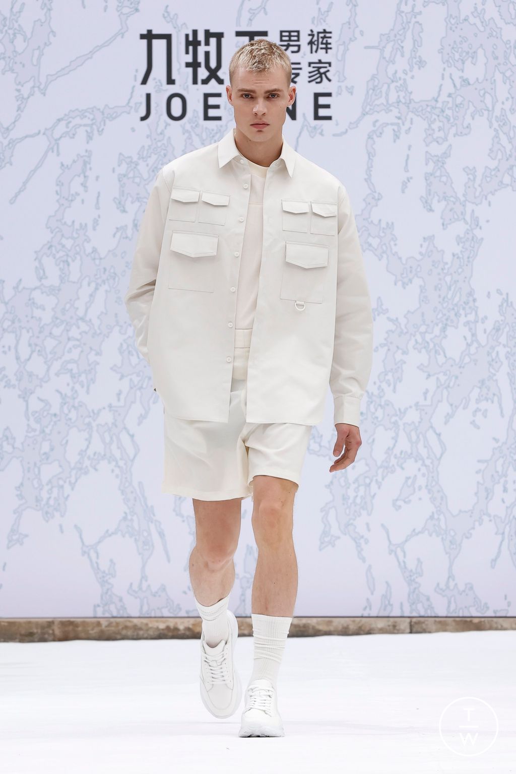 Fashion Week Paris Spring/Summer 2025 look 15 from the JOEONE collection 男装