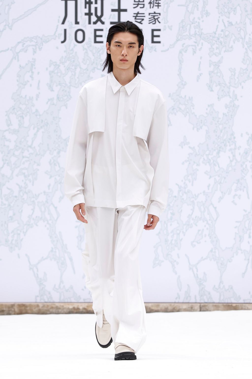 Fashion Week Paris Spring-Summer 2025 look 20 de la collection JOEONE menswear