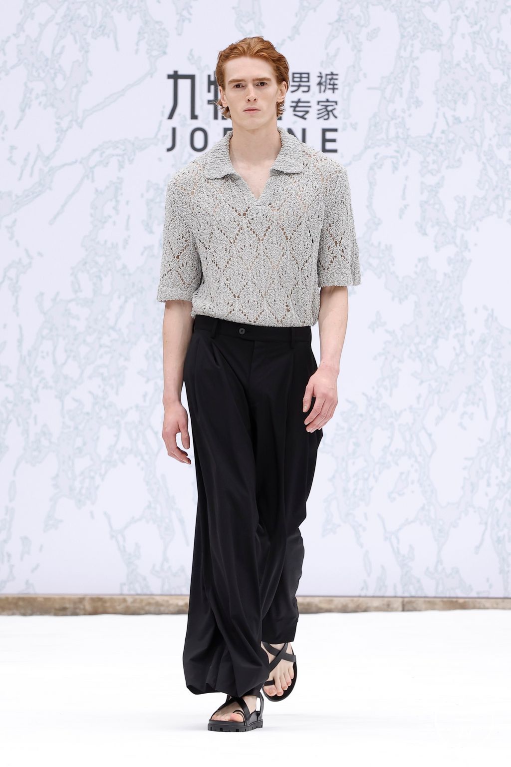 Fashion Week Paris Spring-Summer 2025 look 23 from the JOEONE collection 男装