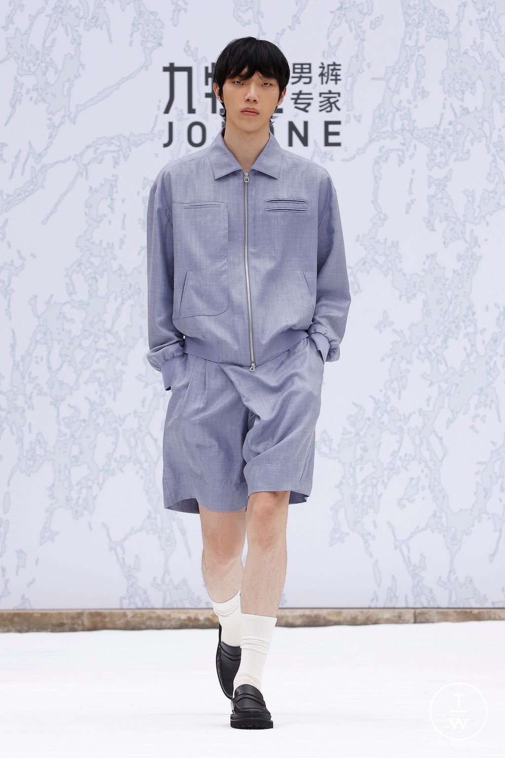 Fashion Week Paris Spring-Summer 2025 look 25 from the JOEONE collection 男装