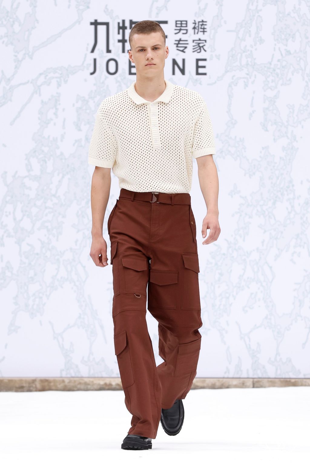 Fashion Week Paris Spring-Summer 2025 look 36 from the JOEONE collection 男装