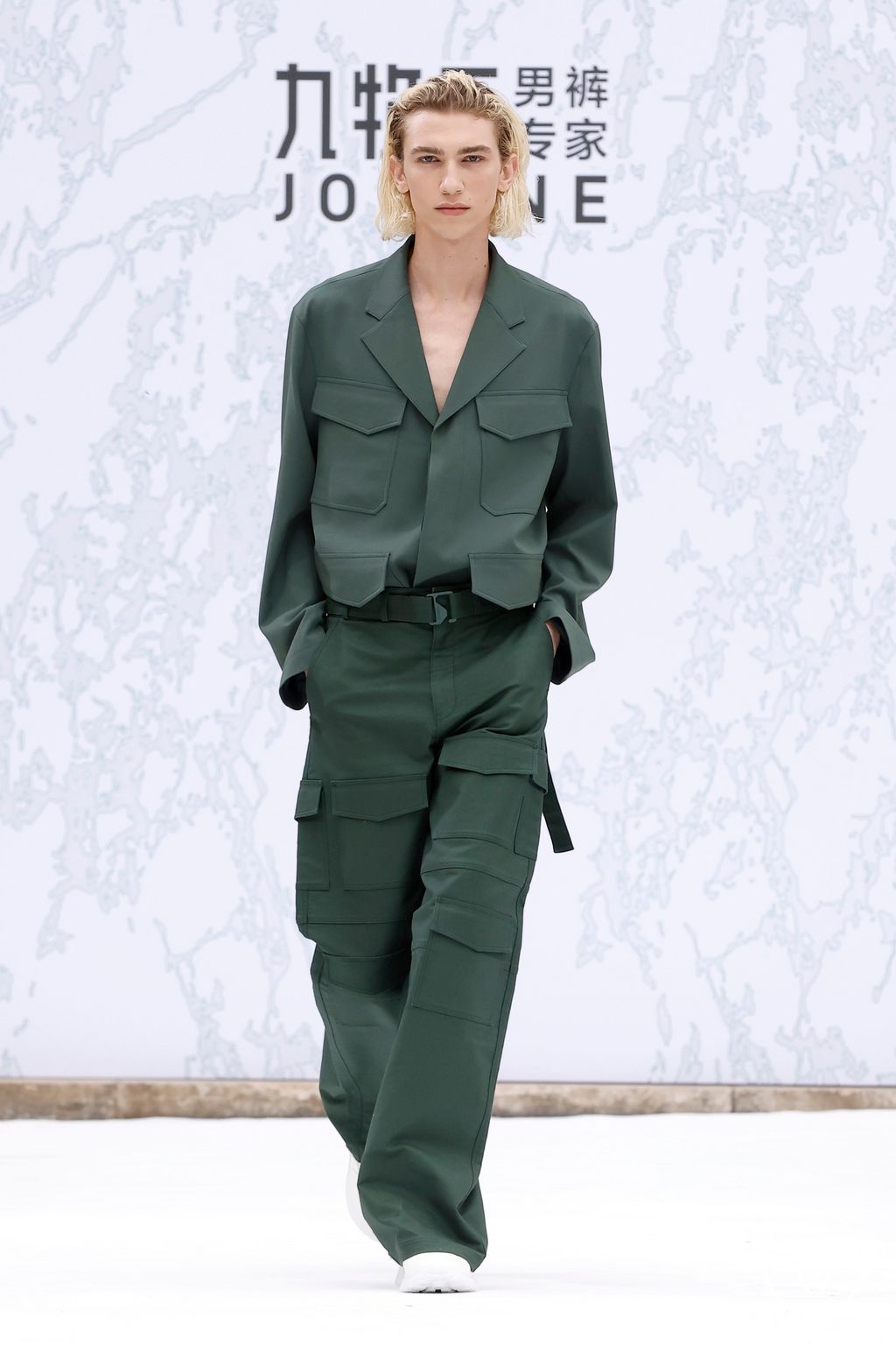 Fashion Week Paris Spring-Summer 2025 look 39 de la collection JOEONE menswear