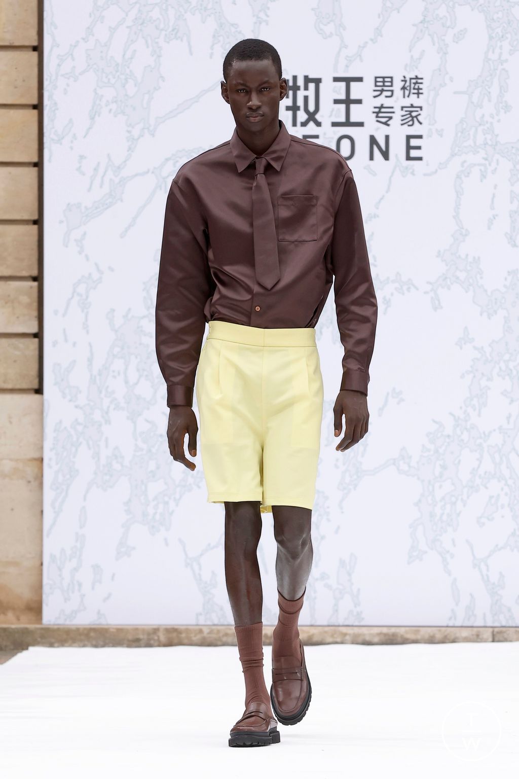 Fashion Week Paris Spring-Summer 2025 look 45 from the JOEONE collection 男装