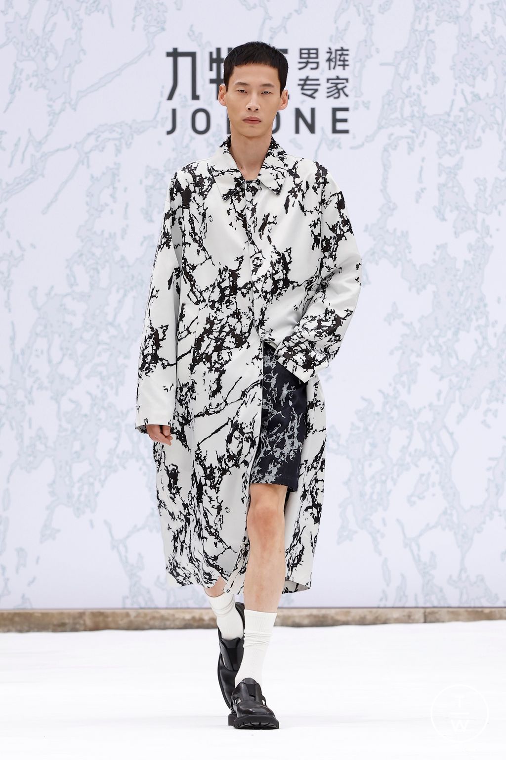 Fashion Week Paris Spring-Summer 2025 look 55 de la collection JOEONE menswear