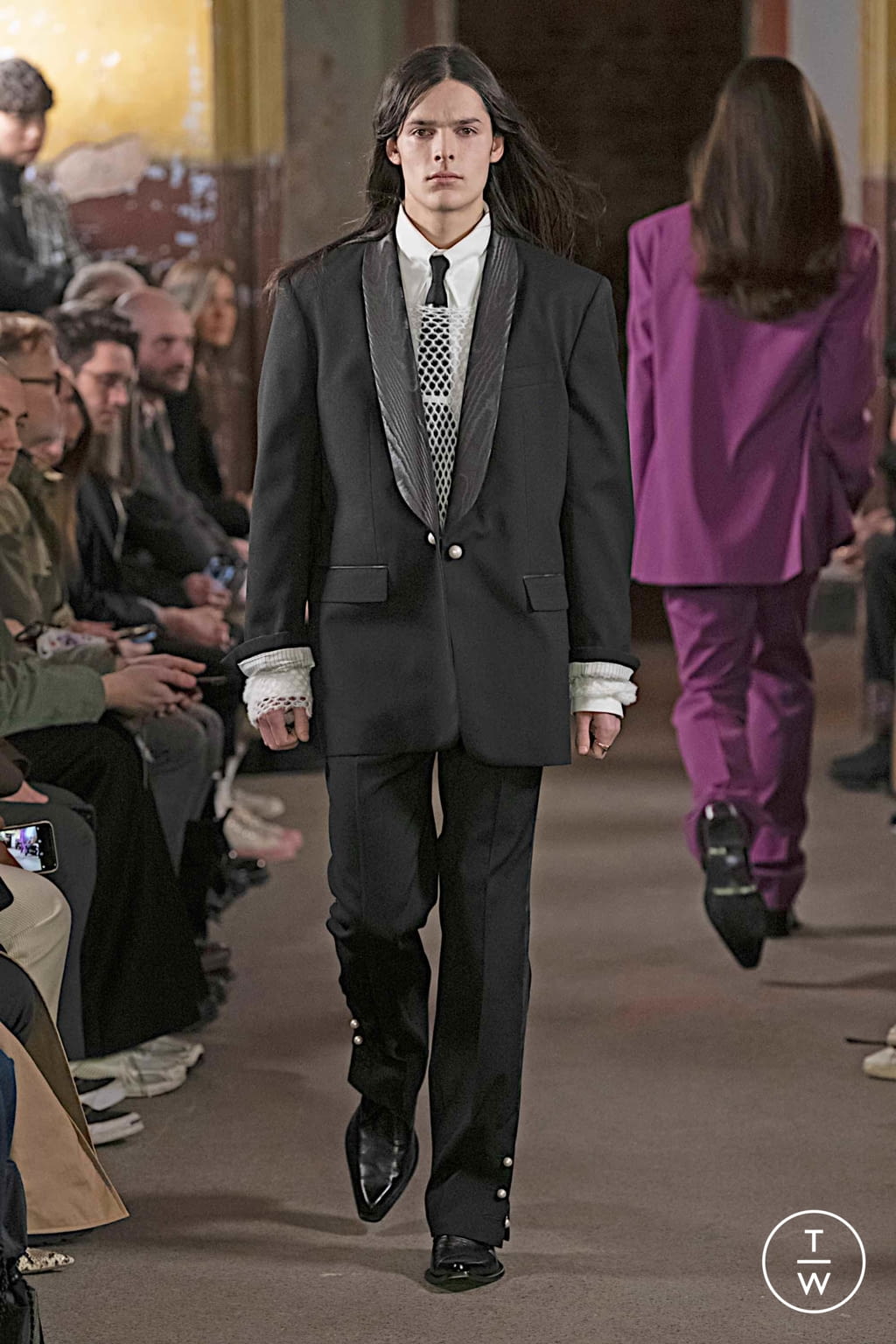 Fashion Week London Fall/Winter 2020 look 12 from the John Lawrence Sullivan collection 男装