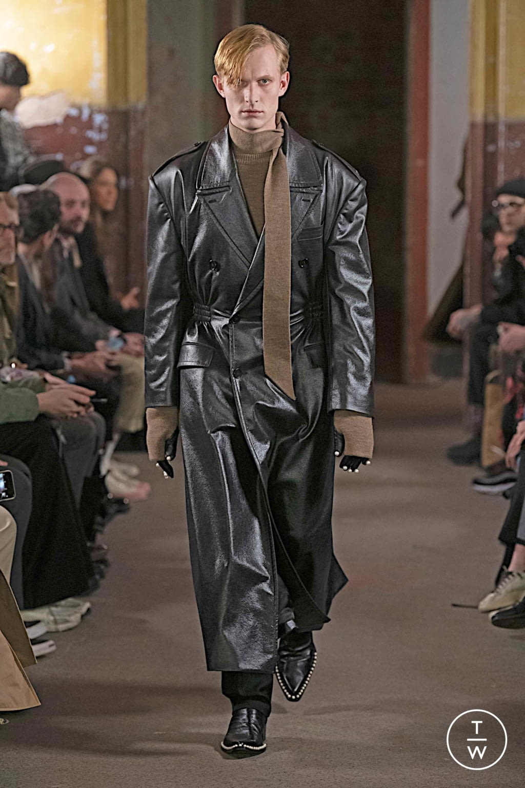 Fashion Week London Fall/Winter 2020 look 21 from the John Lawrence Sullivan collection 男装