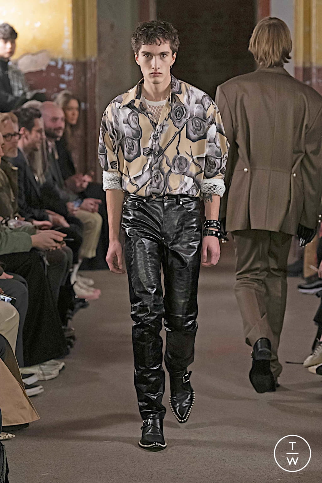 Fashion Week London Fall/Winter 2020 look 23 from the John Lawrence Sullivan collection 男装