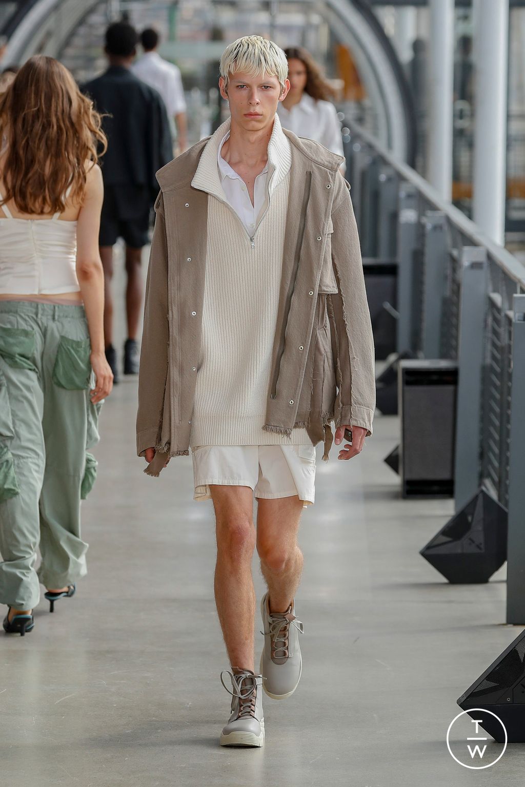 Fashion Week Paris Spring/Summer 2023 look 5 de la collection John Elliott menswear