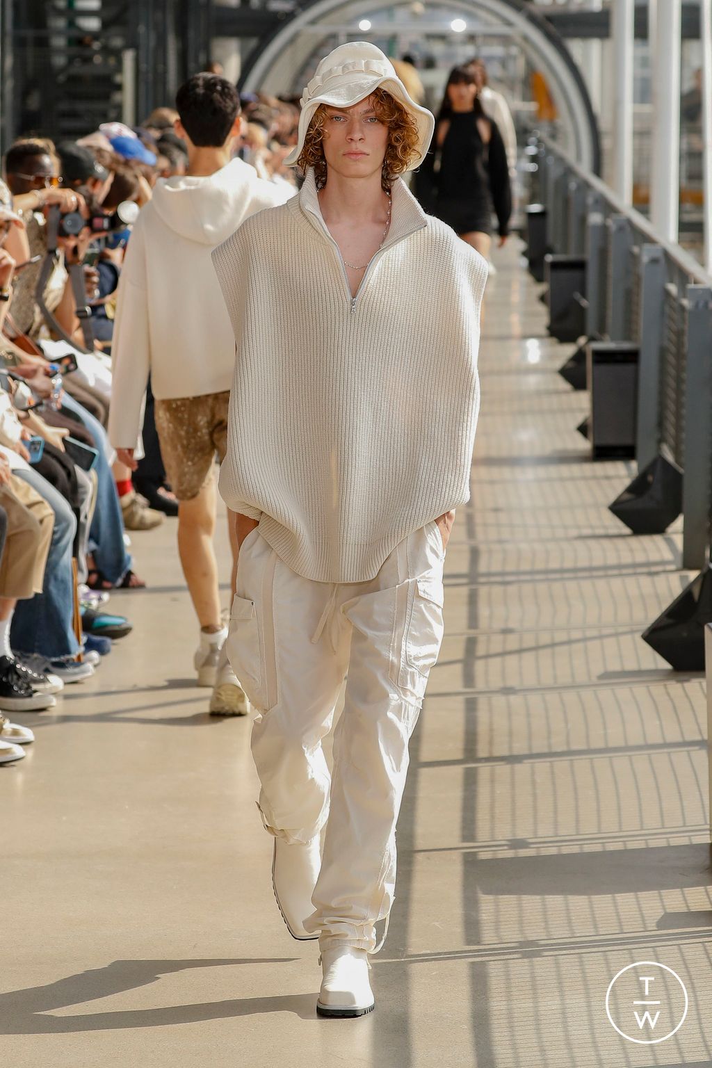 Fashion Week Paris Spring/Summer 2023 look 19 de la collection John Elliott menswear