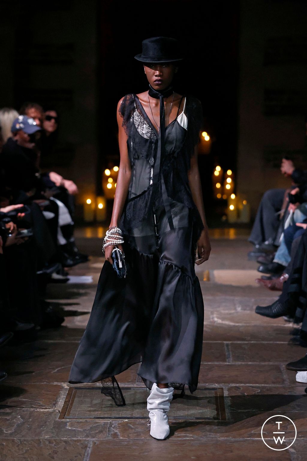 Fashion Week London Fall/Winter 2026 look 25 from the John Richmond collection 女装