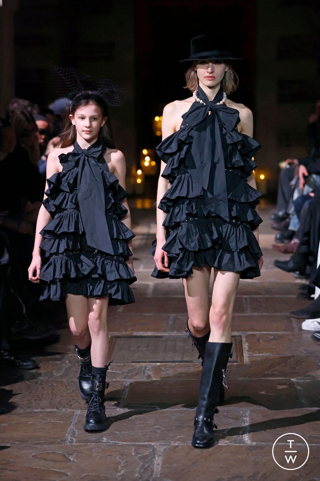 Fashion Week London Fall/Winter 2026 look 39 from the John Richmond collection 女装