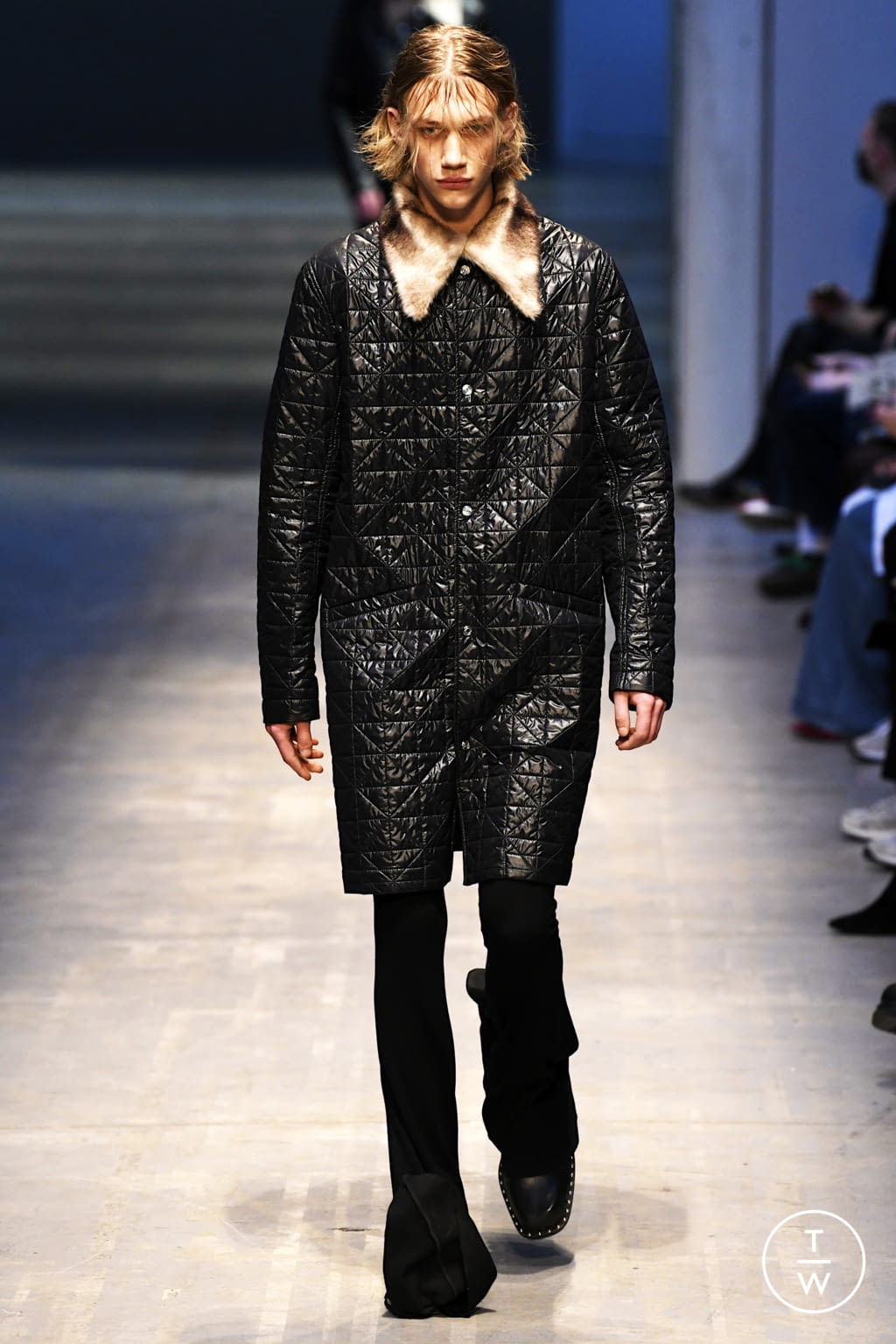 Fashion Week Milan Fall/Winter 2022 look 1 de la collection Jordanluca menswear