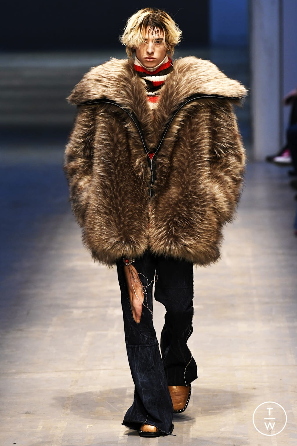 Fashion Week Milan Fall/Winter 2022 look 15 de la collection Jordanluca menswear