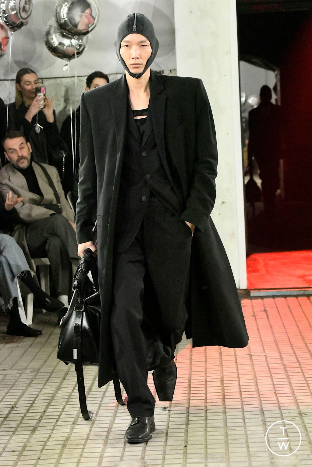 Fashion Week Milan Fall/Winter 2024 look 1 de la collection Jordanluca menswear