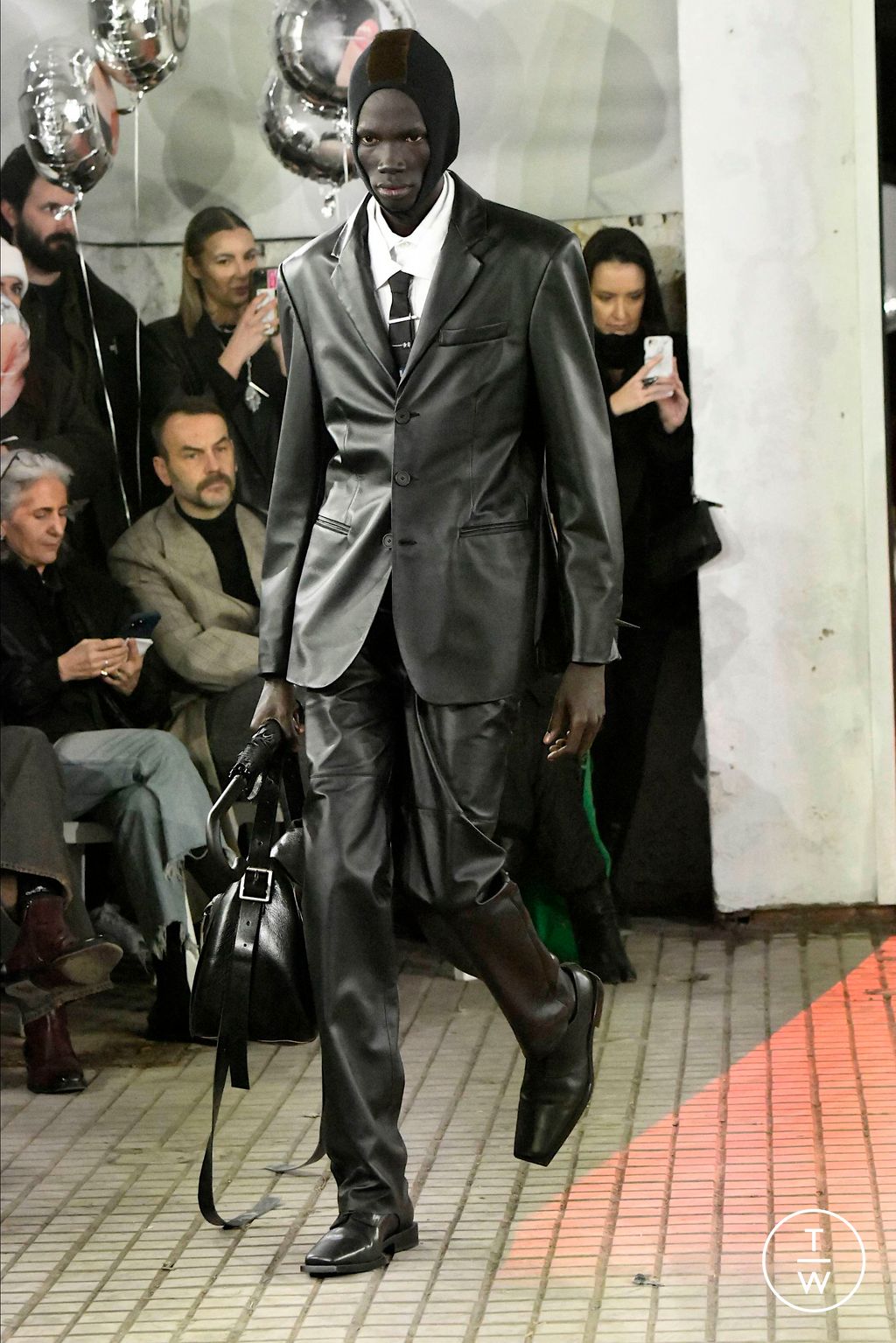 Fashion Week Milan Fall/Winter 2024 look 2 de la collection Jordanluca menswear