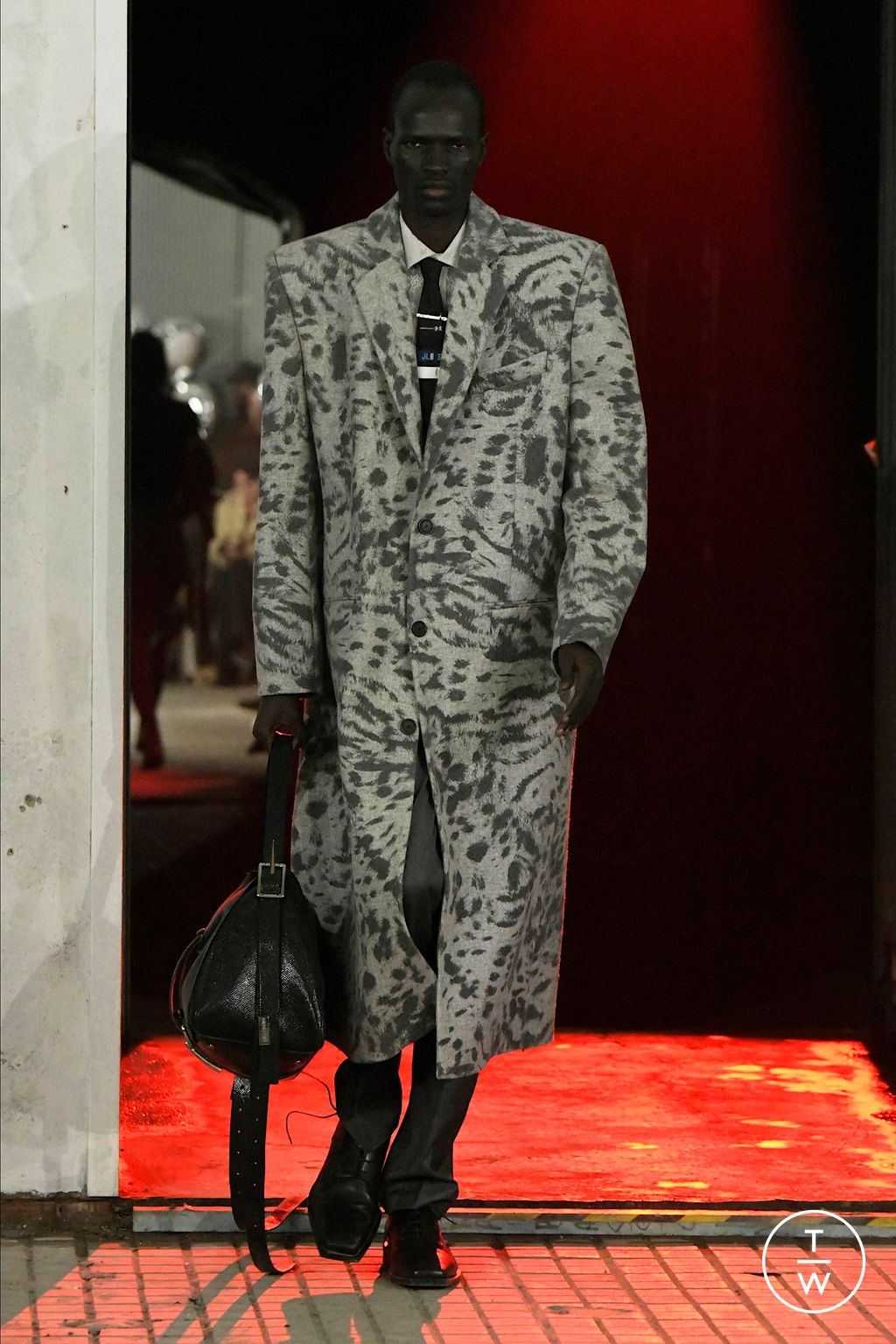 Fashion Week Milan Fall/Winter 2024 look 15 de la collection Jordanluca menswear