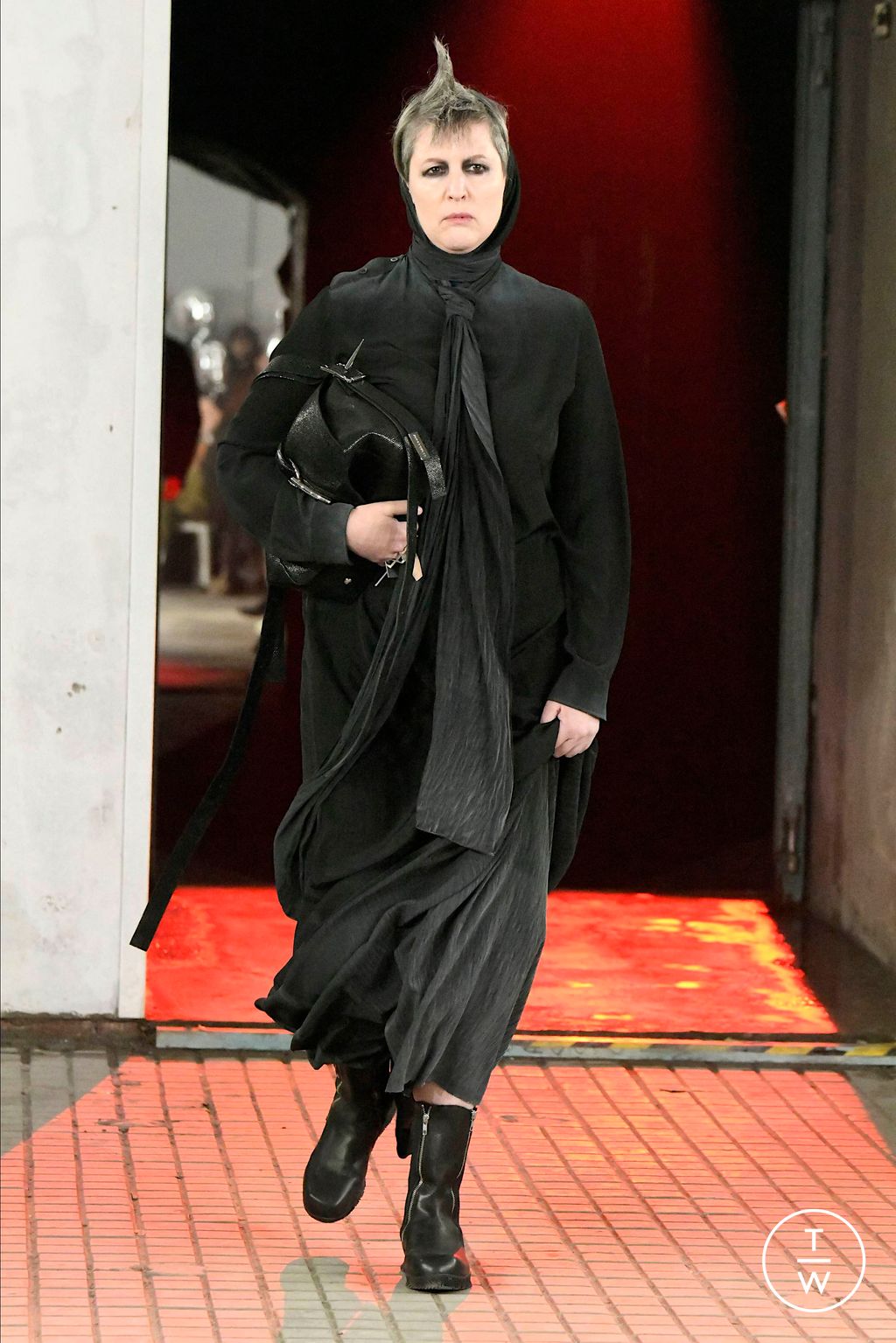 Fashion Week Milan Fall/Winter 2024 look 22 de la collection Jordanluca menswear