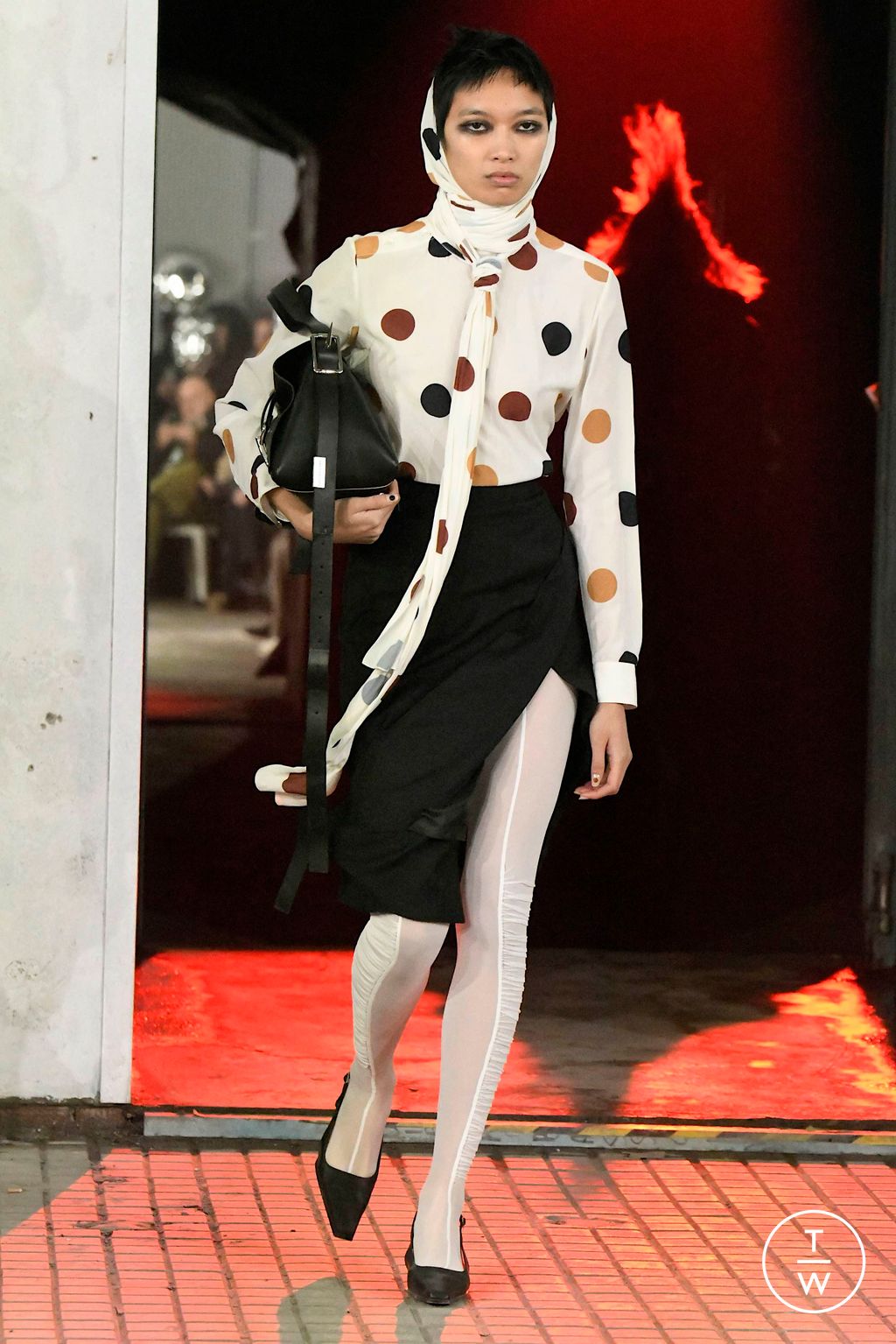 Fashion Week Milan Fall/Winter 2024 look 41 de la collection Jordanluca menswear