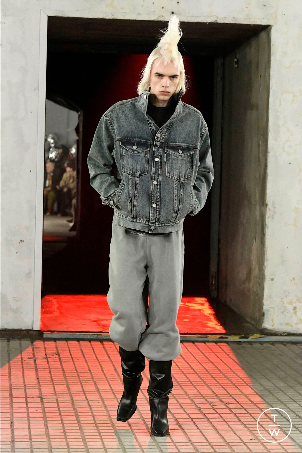 Fashion Week Milan Fall/Winter 2024 look 42 de la collection Jordanluca menswear