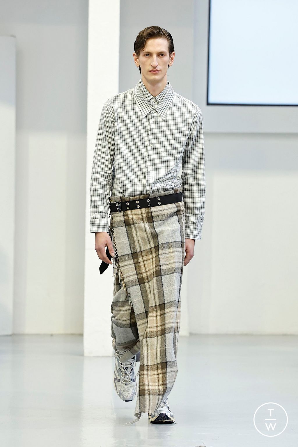 Fashion Week Milan Fall/Winter 2025 look 22 de la collection Jordanluca menswear