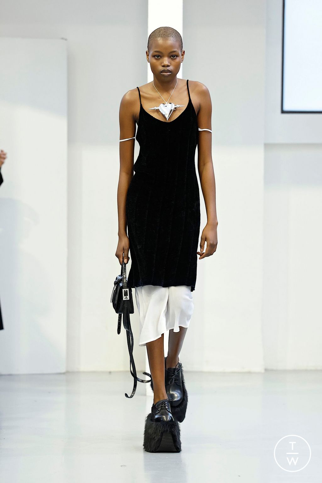 Fashion Week Milan Fall/Winter 2025 look 26 from the Jordanluca collection 男装