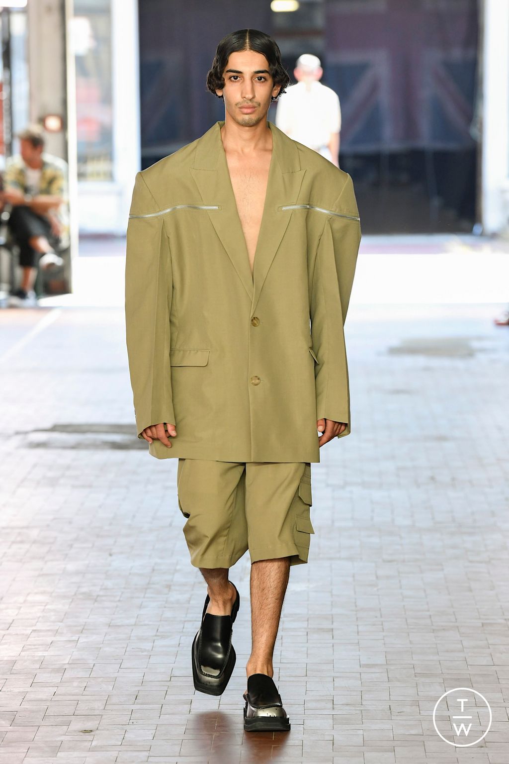 Fashion Week Milan Spring/Summer 2023 look 3 de la collection Jordanluca menswear