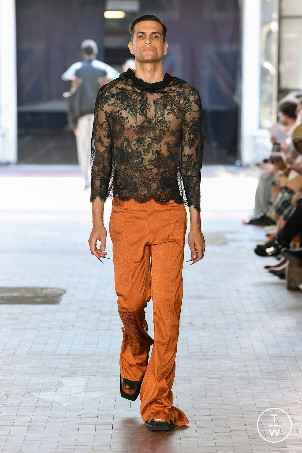Fashion Week Milan Spring/Summer 2023 look 11 de la collection Jordanluca menswear