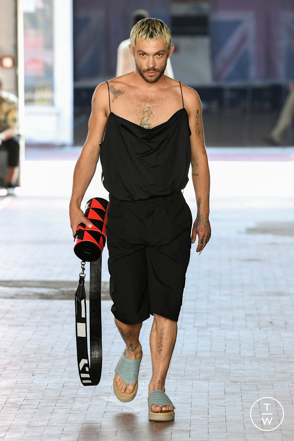 Fashion Week Milan Spring/Summer 2023 look 20 de la collection Jordanluca menswear