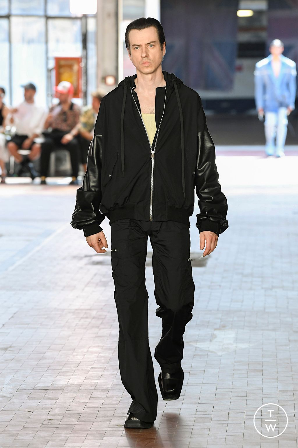 Fashion Week Milan Spring/Summer 2023 look 23 de la collection Jordanluca menswear
