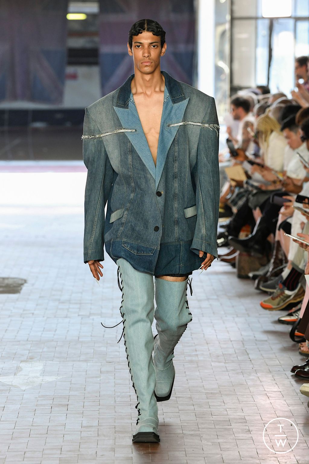 Fashion Week Milan Spring/Summer 2023 look 24 de la collection Jordanluca menswear