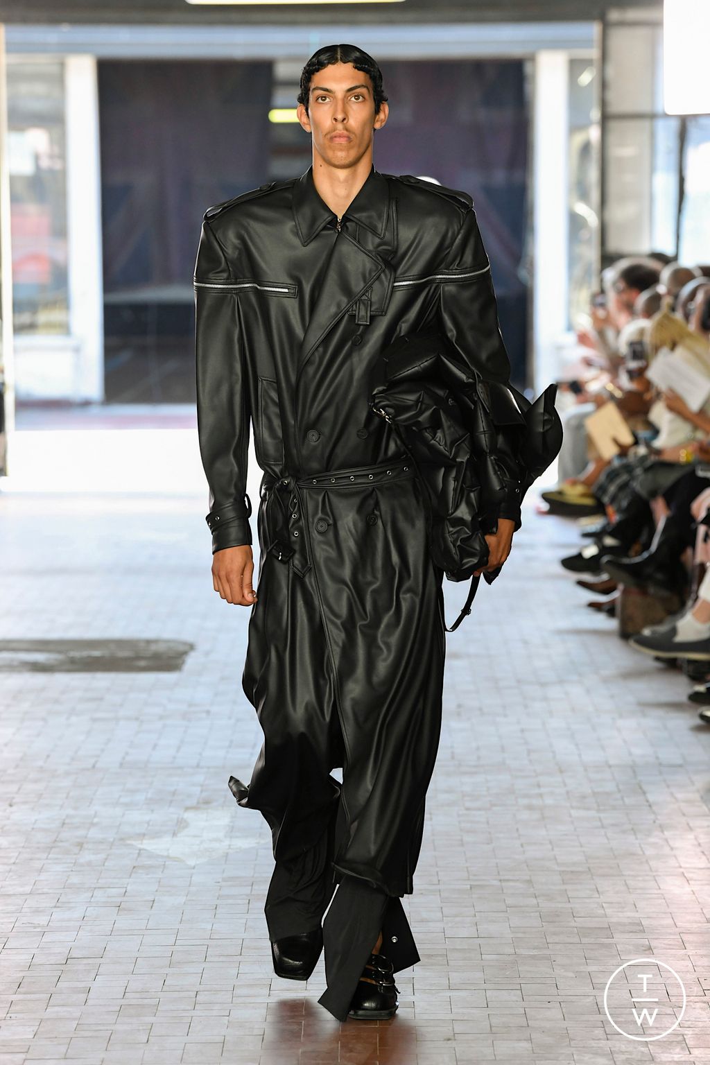 Fashion Week Milan Spring/Summer 2023 look 37 de la collection Jordanluca menswear