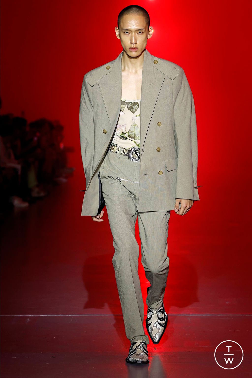 Fashion Week Milan Spring/Summer 2024 look 19 de la collection Jordanluca menswear