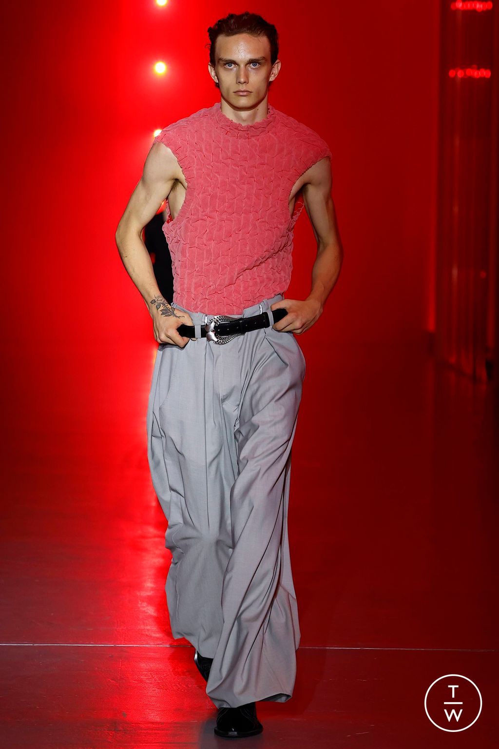 Fashion Week Milan Spring/Summer 2024 look 24 de la collection Jordanluca menswear